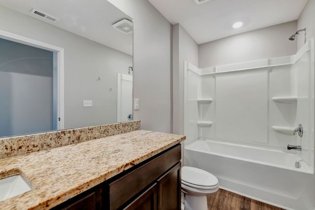 8066 Logan Dr, La Vergne, TN 37086