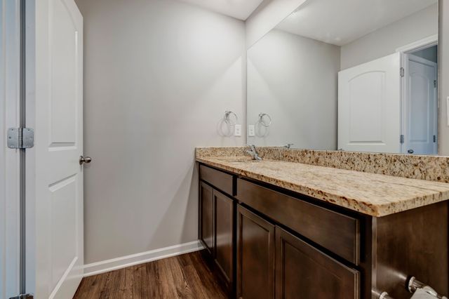 8066 Logan Dr, La Vergne, TN 37086
