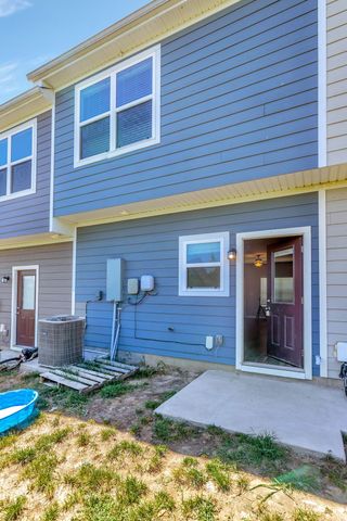 8066 Logan Dr, La Vergne, TN 37086