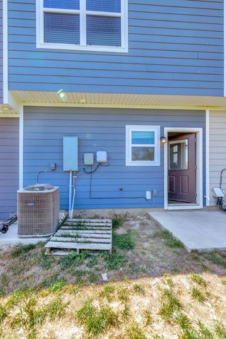 8066 Logan Dr, La Vergne, TN 37086