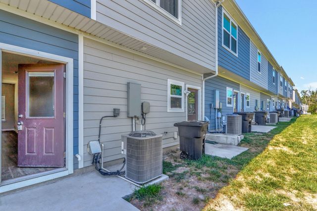 8066 Logan Dr, La Vergne, TN 37086
