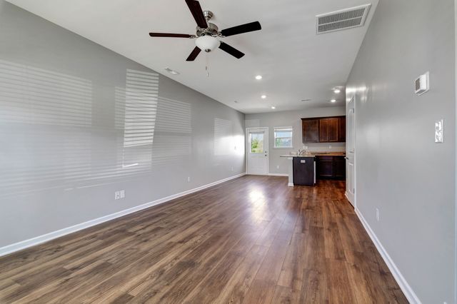 8066 Logan Dr, La Vergne, TN 37086