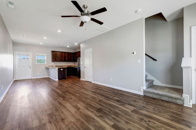8066 Logan Dr, La Vergne, TN 37086