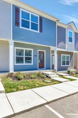 8066 Logan Dr, La Vergne, TN 37086