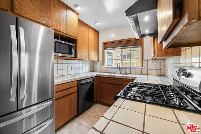 11245 Huston Street, North Hollywood, CA 91601