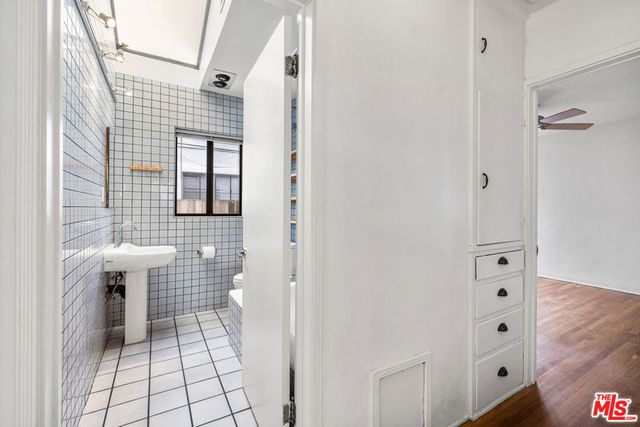 11245 Huston Street, North Hollywood, CA 91601