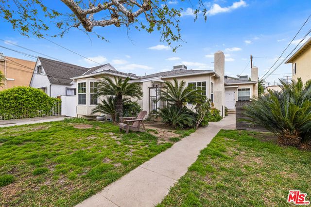 11245 Huston Street, North Hollywood, CA 91601