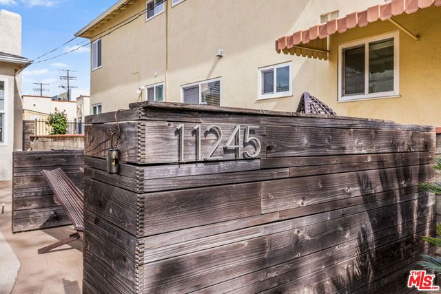 11245 Huston Street, North Hollywood, CA 91601