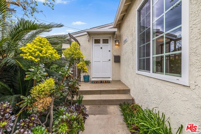 11245 Huston Street, North Hollywood, CA 91601