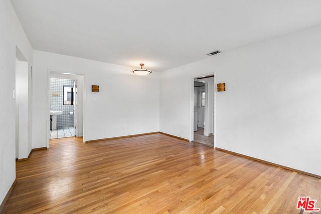 11245 Huston Street, North Hollywood, CA 91601