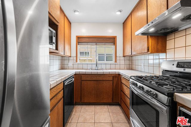 11245 Huston Street, North Hollywood, CA 91601