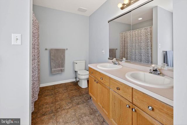 27 DAMON DR, Sicklerville, NJ 08081