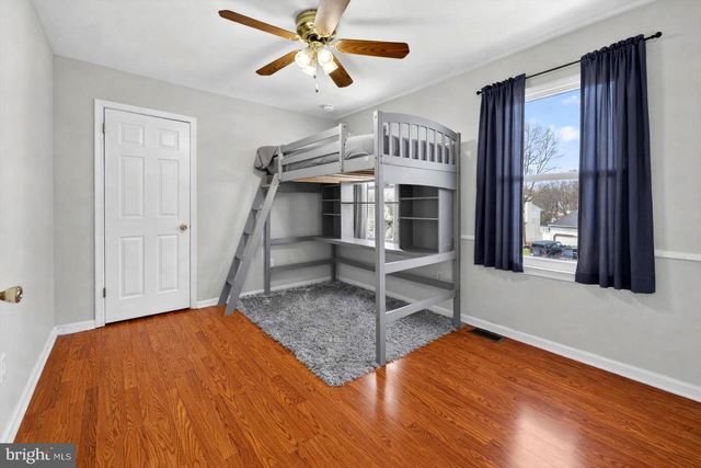 27 DAMON DR, Sicklerville, NJ 08081