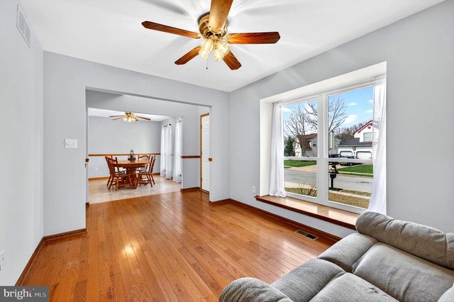 27 DAMON DR, Sicklerville, NJ 08081