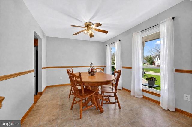 27 DAMON DR, Sicklerville, NJ 08081