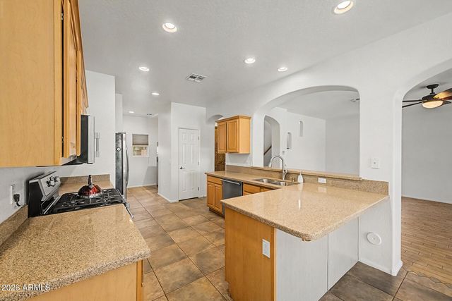 10594 W LONE CACTUS Drive, Peoria, AZ 85382