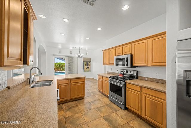 10594 W LONE CACTUS Drive, Peoria, AZ 85382