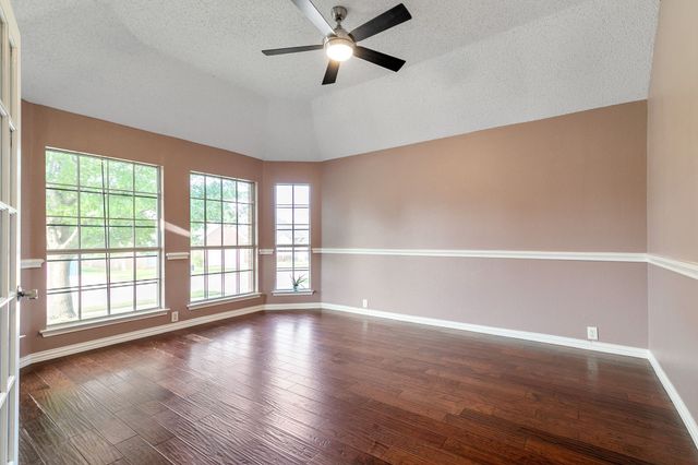 615 Lake Bridge Drive, Lake Dallas, TX 75065
