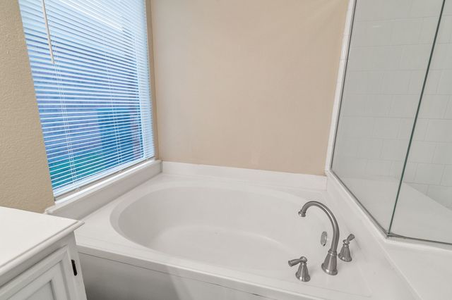 615 Lake Bridge Drive, Lake Dallas, TX 75065