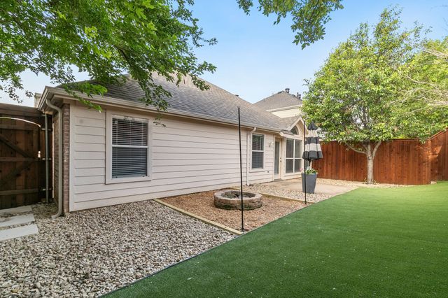 615 Lake Bridge Drive, Lake Dallas, TX 75065