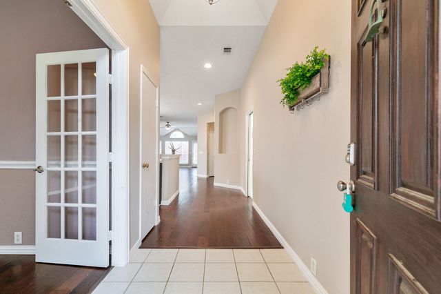 615 Lake Bridge Drive, Lake Dallas, TX 75065