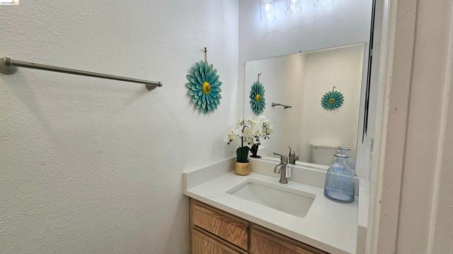 1826 Vicksburg Ave 1, Oakland, CA 94601