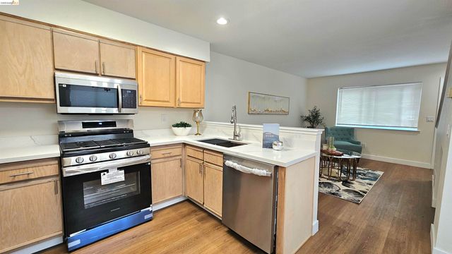 1826 Vicksburg Ave 1, Oakland, CA 94601