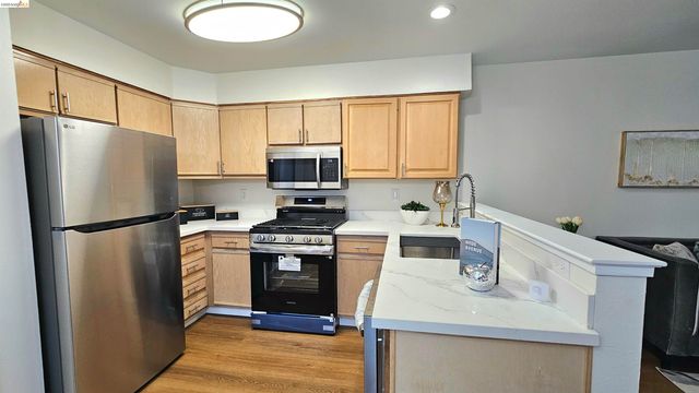 1826 Vicksburg Ave 1, Oakland, CA 94601