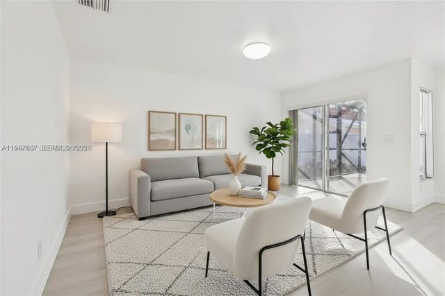 1378 SW 180th Ave, Pembroke Pines, FL 33029