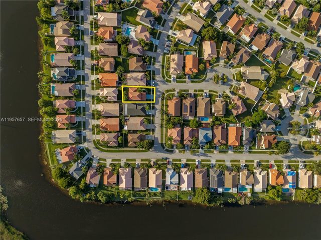 1378 SW 180th Ave, Pembroke Pines, FL 33029