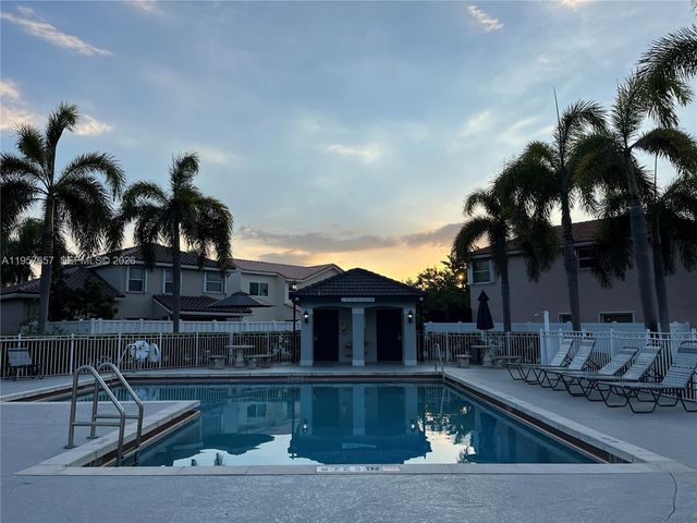 1378 SW 180th Ave, Pembroke Pines, FL 33029