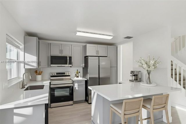 1378 SW 180th Ave, Pembroke Pines, FL 33029