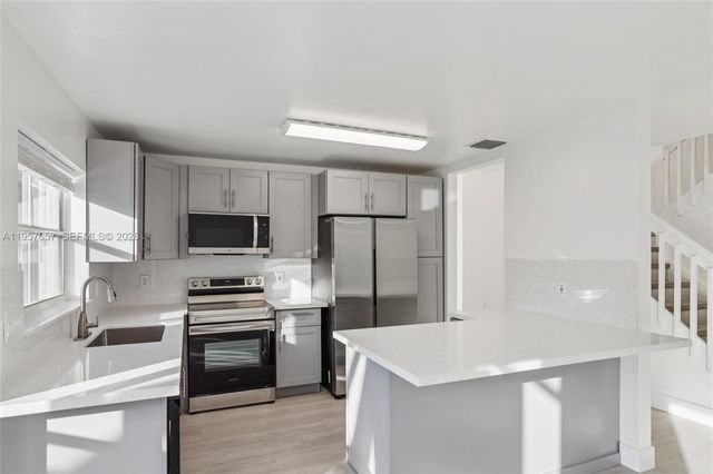 1378 SW 180th Ave, Pembroke Pines, FL 33029