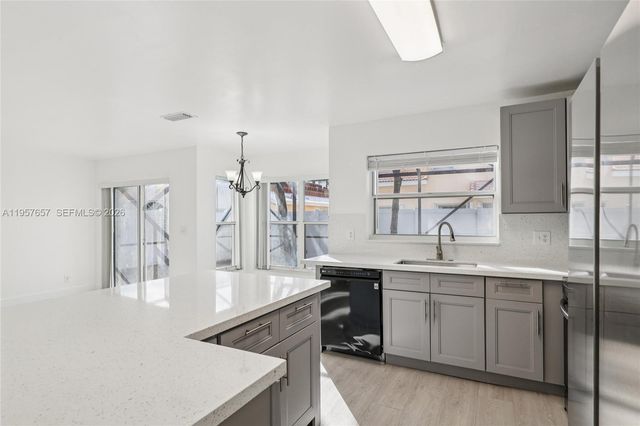 1378 SW 180th Ave, Pembroke Pines, FL 33029