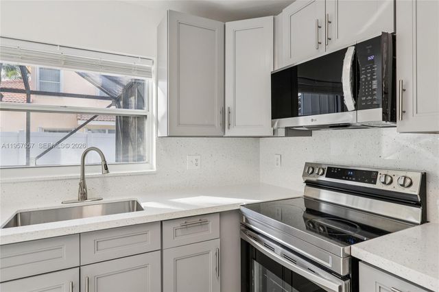 1378 SW 180th Ave, Pembroke Pines, FL 33029