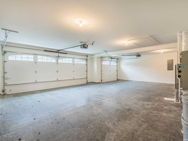 1634 White Fawn Drive, New Haven, IN 46774