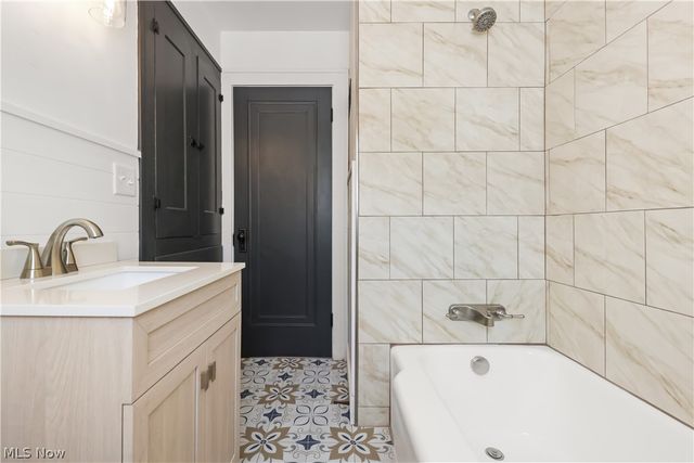 2111 21ST Street, Canton, OH 44705