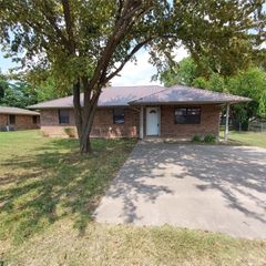 509 Reeves Street, Collinsville, TX 76233