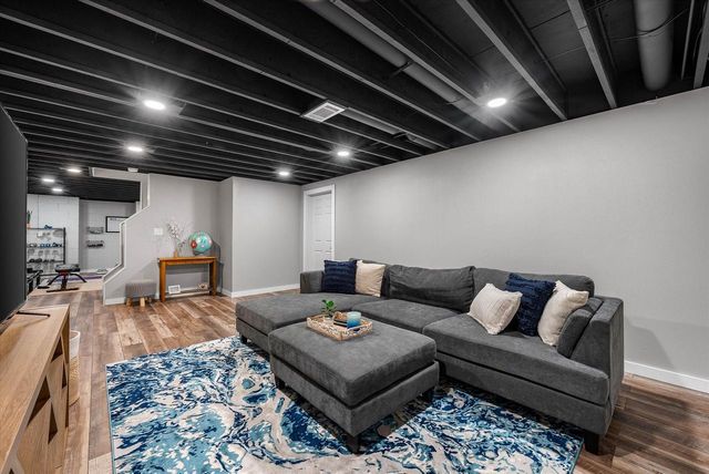 W142N10617 Magnolia DRIVE, Germantown, WI 53022