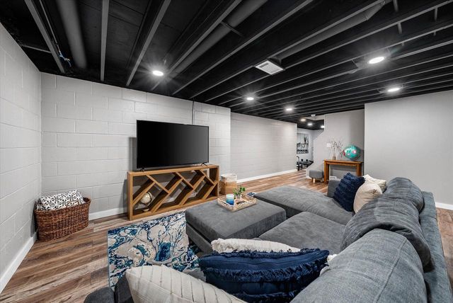 W142N10617 Magnolia DRIVE, Germantown, WI 53022