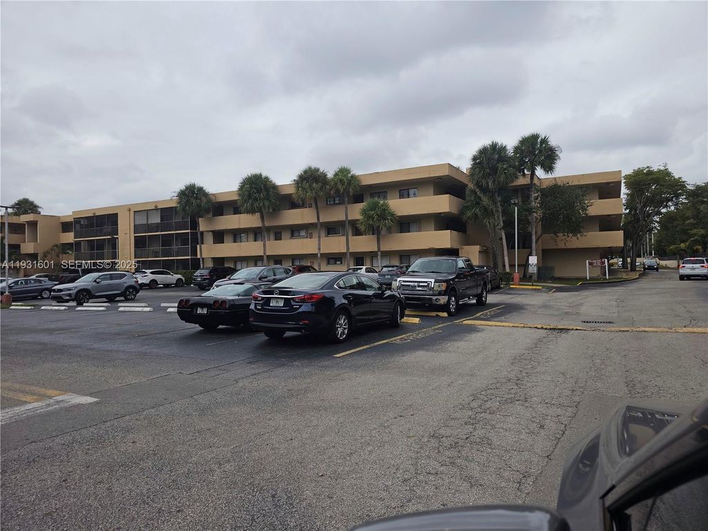 8415 SW 107th Ave 116W, Miami, FL 33173