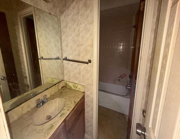 6235 Leaf Arbor Drive, Houston, TX 77092