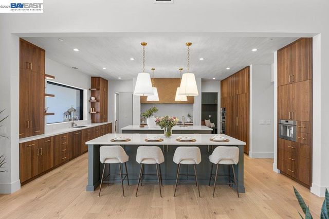 1963 La Cadena, Diablo, CA 94528