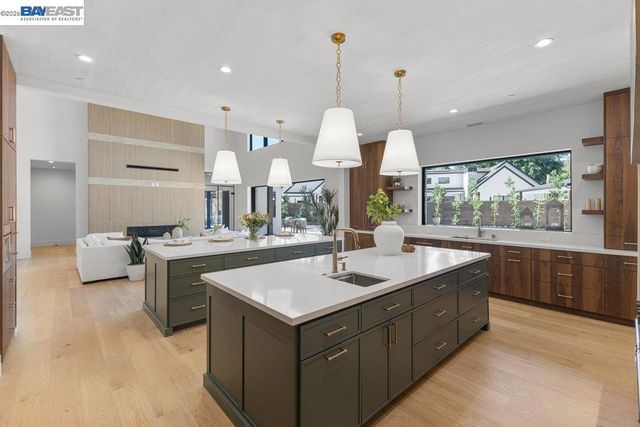 1963 La Cadena, Diablo, CA 94528