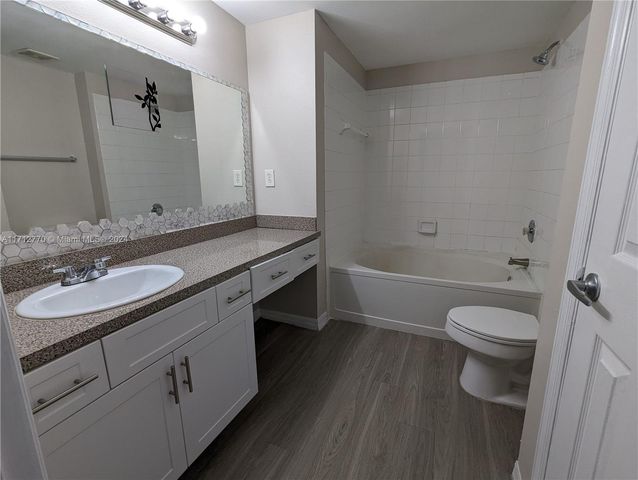 201 SW 116th Ave 22-102, Pembroke Pines, FL 33025