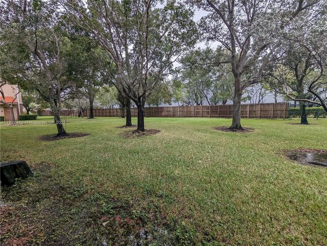 201 SW 116th Ave 22-102, Pembroke Pines, FL 33025