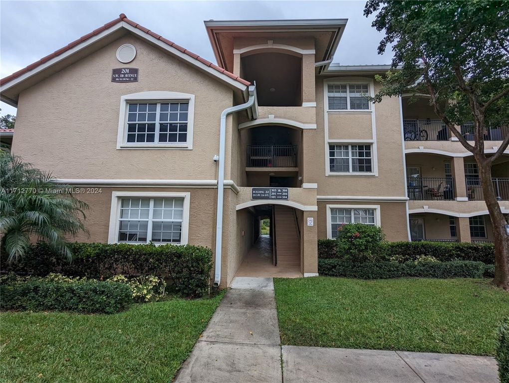 201 SW 116th Ave 22-102, Pembroke Pines, FL 33025