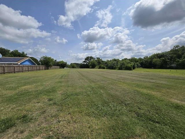 1616 W Texas Avenue, Baytown, TX 77520