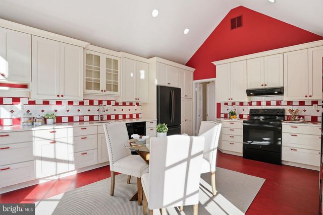 8200 BEECH TREE RD, Bethesda, MD 20817