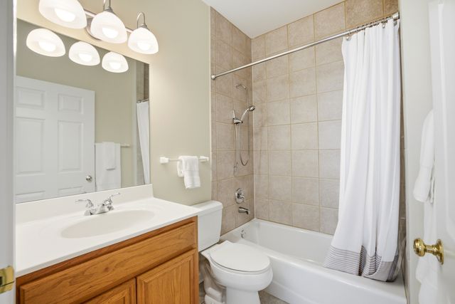 106 Hillwood Place, Aurora, IL 60506